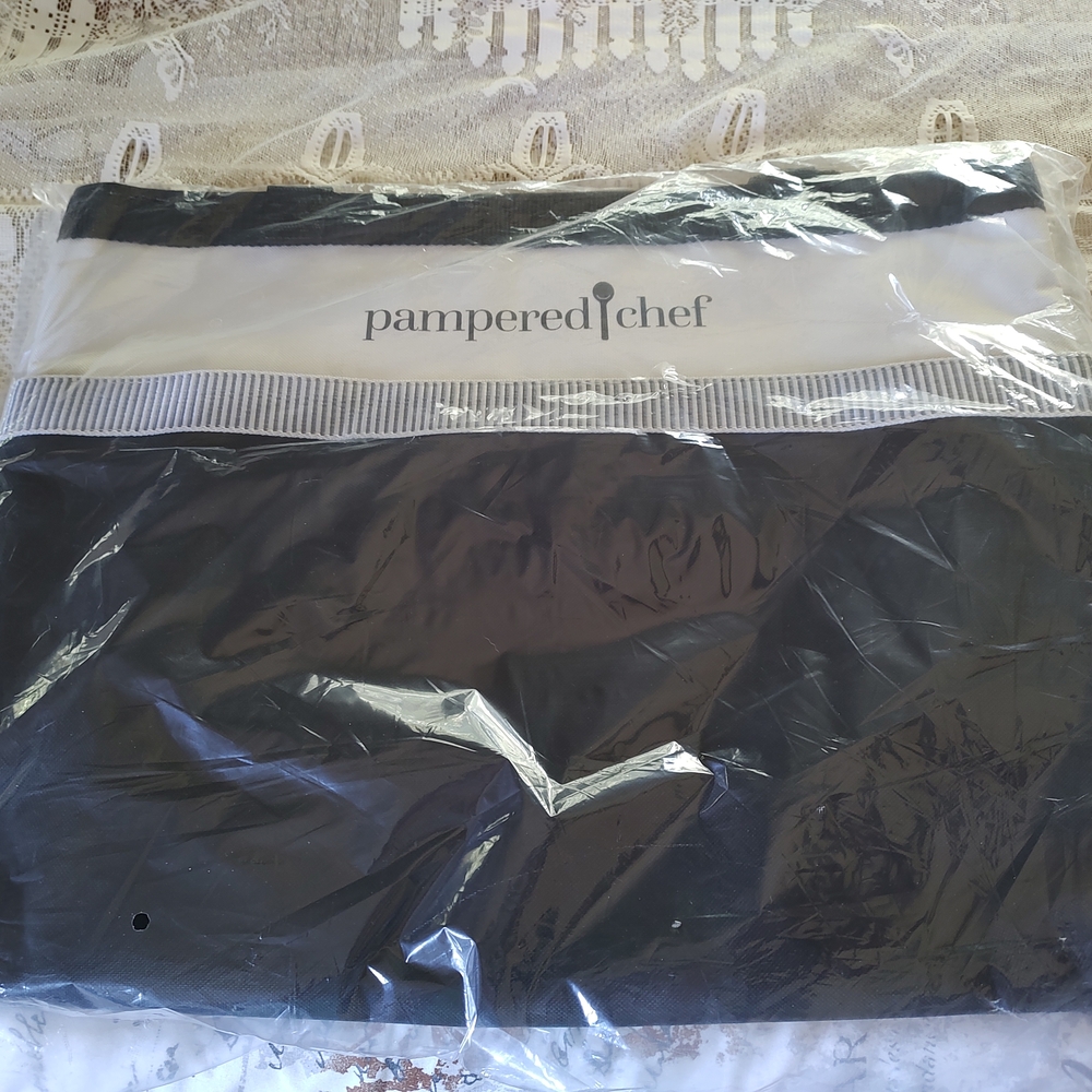 Pampered Chef Black and White canvas tote bag with carrying handles